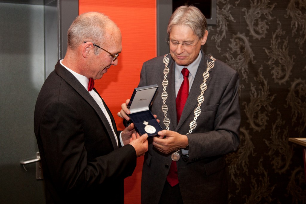 Uitreiking Koninklijke Erepenning aan het EMK Uitreiking Koninklijke Erepenning aan het EMK