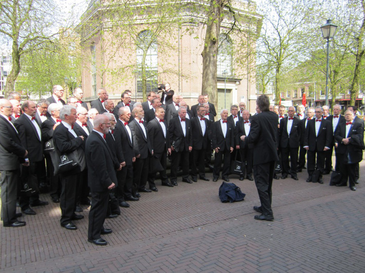 EMK op het Jansplein voor de Koepelkerk
