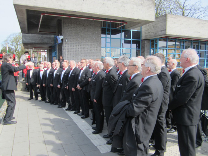 EMK tussen de rails op station Doetinchem